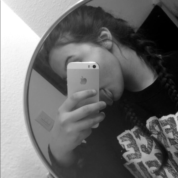 Meet your Posher, Kyndal - Picture 1 of 1